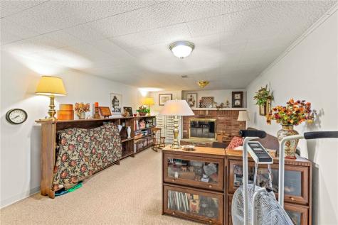 1050 Larchdale Drive Mt Lebanon PA 15243