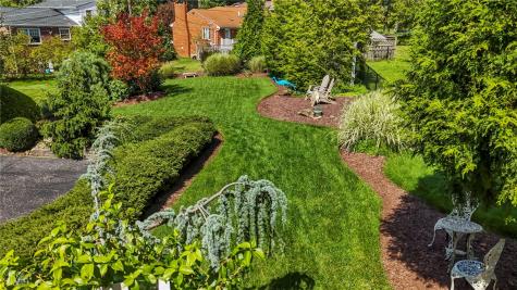 1050 Larchdale Drive Mt Lebanon PA 15243
