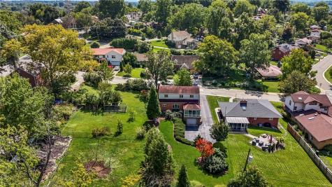 1050 Larchdale Drive Mt Lebanon PA 15243