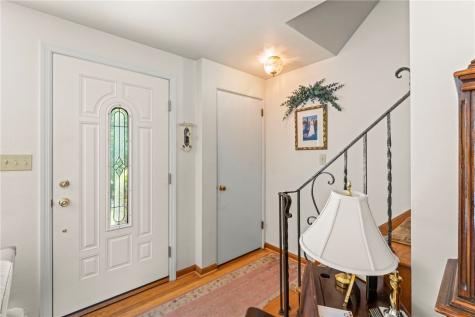 1050 Larchdale Drive Mt Lebanon PA 15243