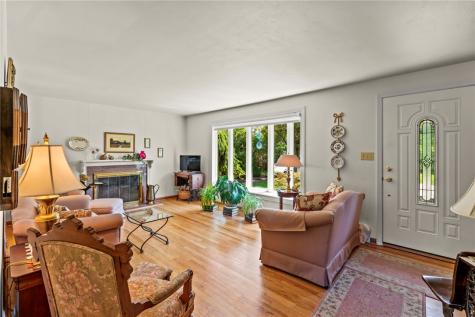 1050 Larchdale Drive Mt Lebanon PA 15243