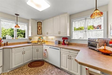 1050 Larchdale Drive Mt Lebanon PA 15243