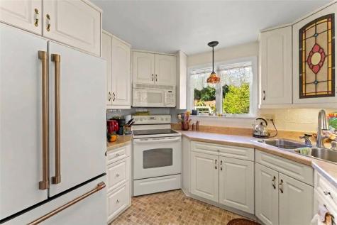 1050 Larchdale Drive Mt Lebanon PA 15243