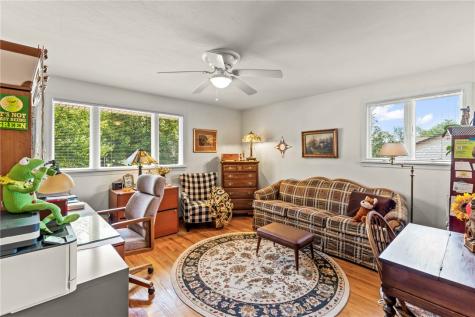 1050 Larchdale Drive Mt Lebanon PA 15243