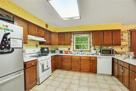 1364 Maple Avenue Lake City PA 16423