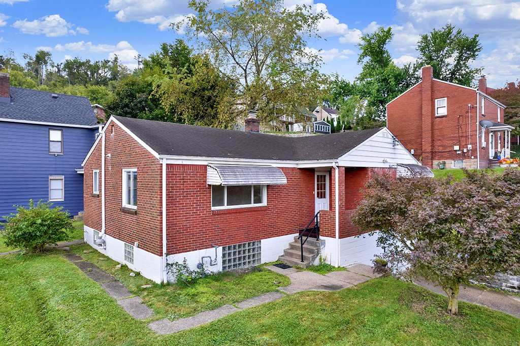 209 E Fairmont Avenue Trafford PA 15085
