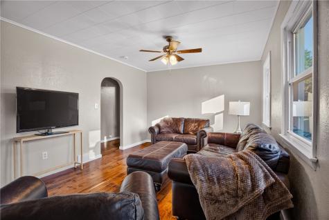 627 Mcgowan Avenue West Mifflin PA 15122