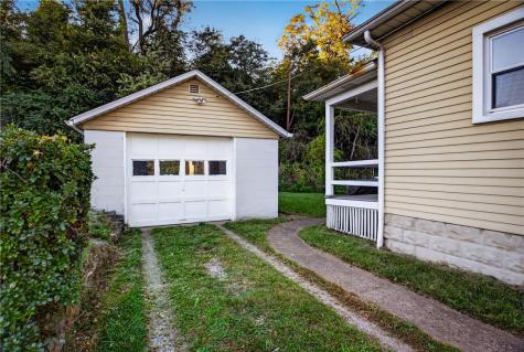 627 Mcgowan Avenue West Mifflin PA 15122