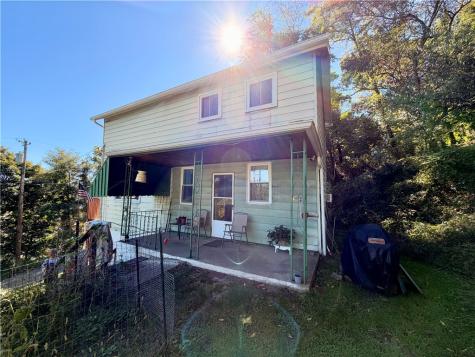 210 W 12th Avenue Tarentum PA 15084