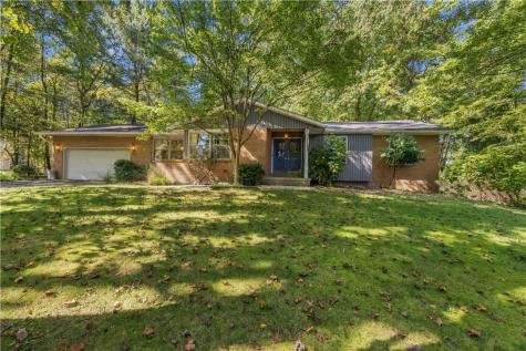 1405 Rolling Acres Road Unity Township PA 15650