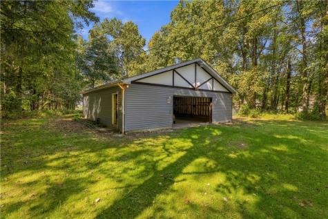 1405 Rolling Acres Road Unity Township PA 15650