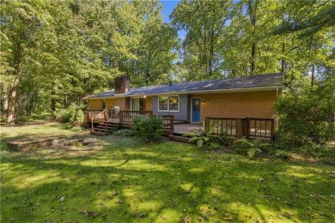 1405 Rolling Acres Road Unity Township PA 15650