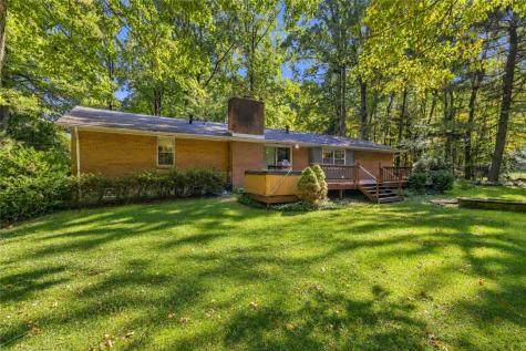 1405 Rolling Acres Road Unity Township PA 15650