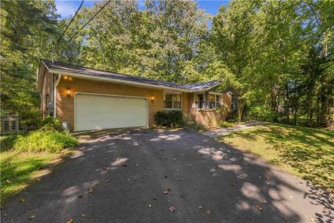1405 Rolling Acres Road Unity Township PA 15650