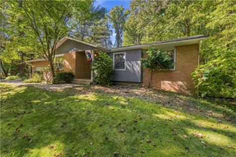 1405 Rolling Acres Road Unity Township PA 15650