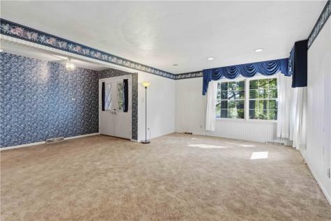 1405 Rolling Acres Road Unity Township PA 15650