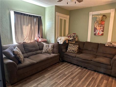 215 1st Avenue Waynsbrg/frankln Township PA 15370