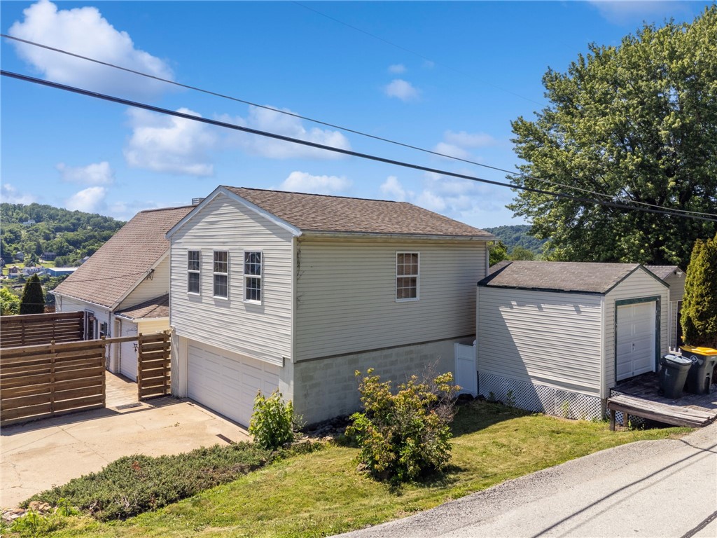 512 5th Street Rostraver PA 15087