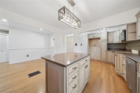 512 5th Street Rostraver PA 15087