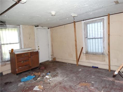 37 Kenwood Avenue Perry Hilltop PA 15214