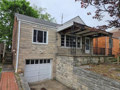 11 Fairfield Court Stanton Heights PA 15201
