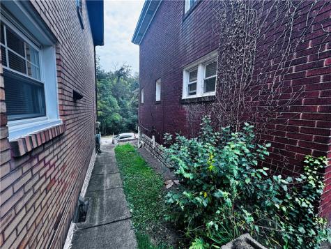 2308 Starkamp Street Brookline PA 15226