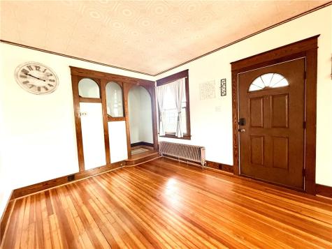 17 S Johnson Road Houston PA 15342