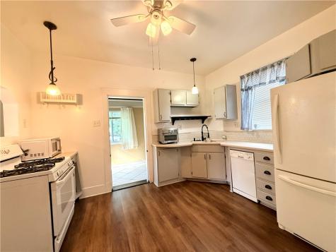 17 S Johnson Road Houston PA 15342