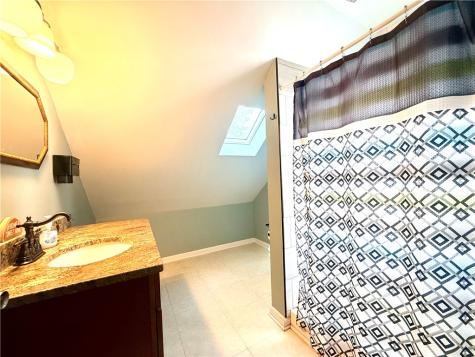 17 S Johnson Road Houston PA 15342