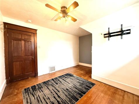 17 S Johnson Road Houston PA 15342