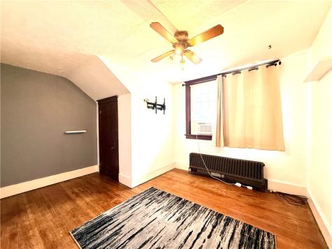 17 S Johnson Road Houston PA 15342