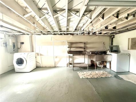 17 S Johnson Road Houston PA 15342