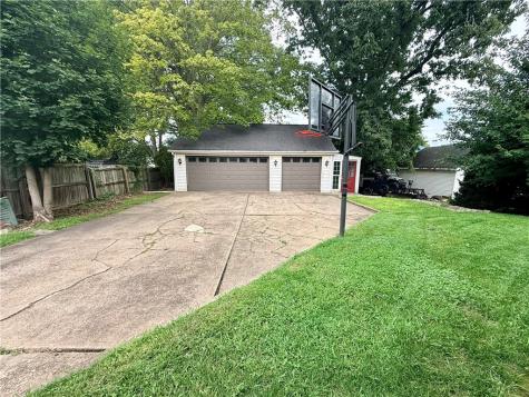 17 S Johnson Road Houston PA 15342