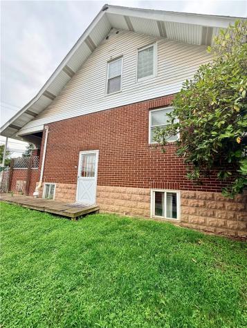 17 S Johnson Road Houston PA 15342
