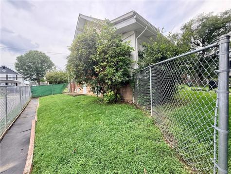 17 S Johnson Road Houston PA 15342