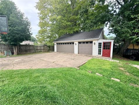 17 S Johnson Road Houston PA 15342