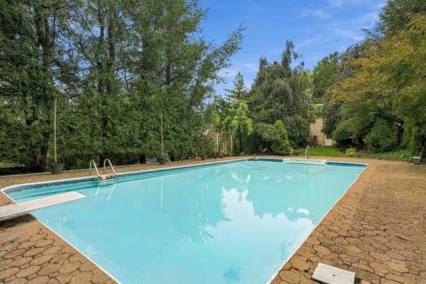 421 Kurt Drive Mt Lebanon PA 15243