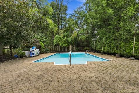 421 Kurt Drive Mt Lebanon PA 15243