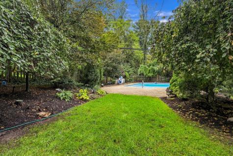 421 Kurt Drive Mt Lebanon PA 15243