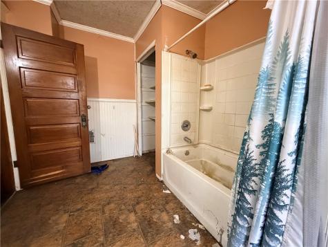 1315 Albert Street New Castle PA 16105