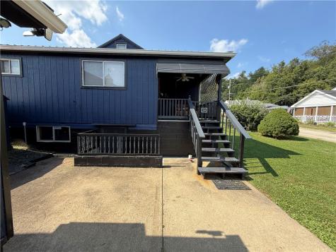 58 Berry Avenue East Bethlehem PA 15322