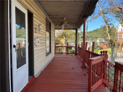 605 2nd Street Pitcairn PA 15140