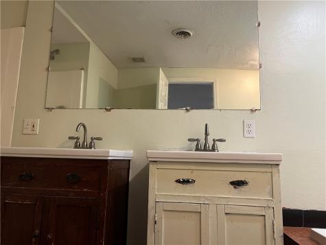 605 2nd Street Pitcairn PA 15140