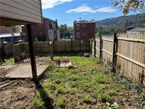 605 2nd Street Pitcairn PA 15140