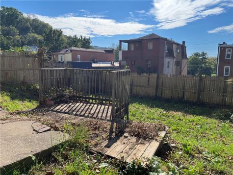 605 2nd Street Pitcairn PA 15140