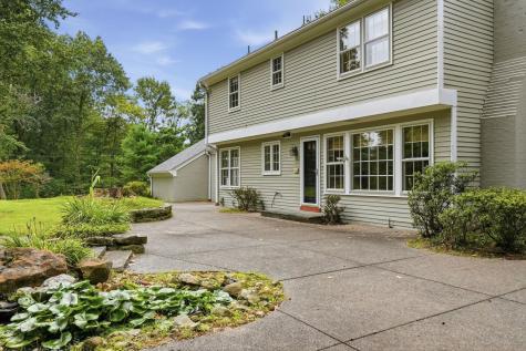 143 Backbone Road Bell Acres PA 15143