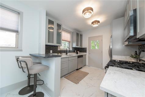 641 Center Avenue Avalon PA 15202