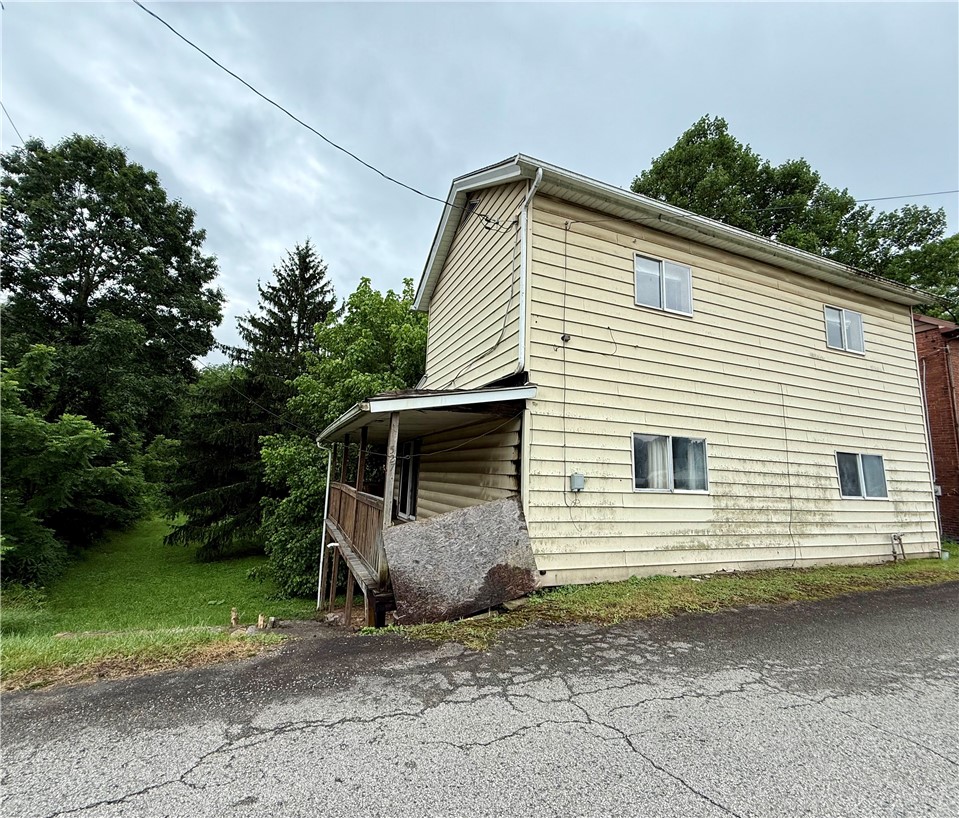 527 Sugar Lane Clarksville PA 15322
