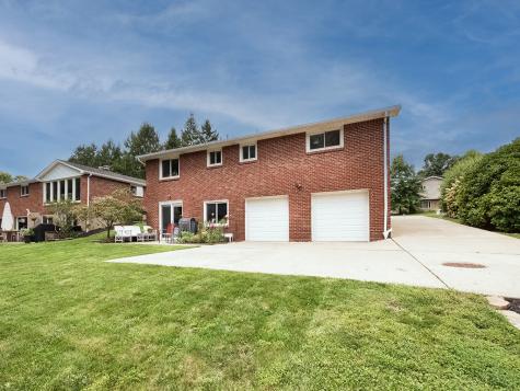 450 Amherst Avenue Moon/crescent Township PA 15108