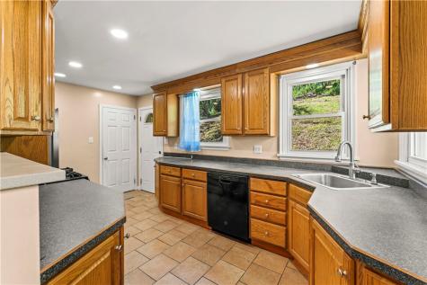 1711 Leister Street Spring Hill PA 15212